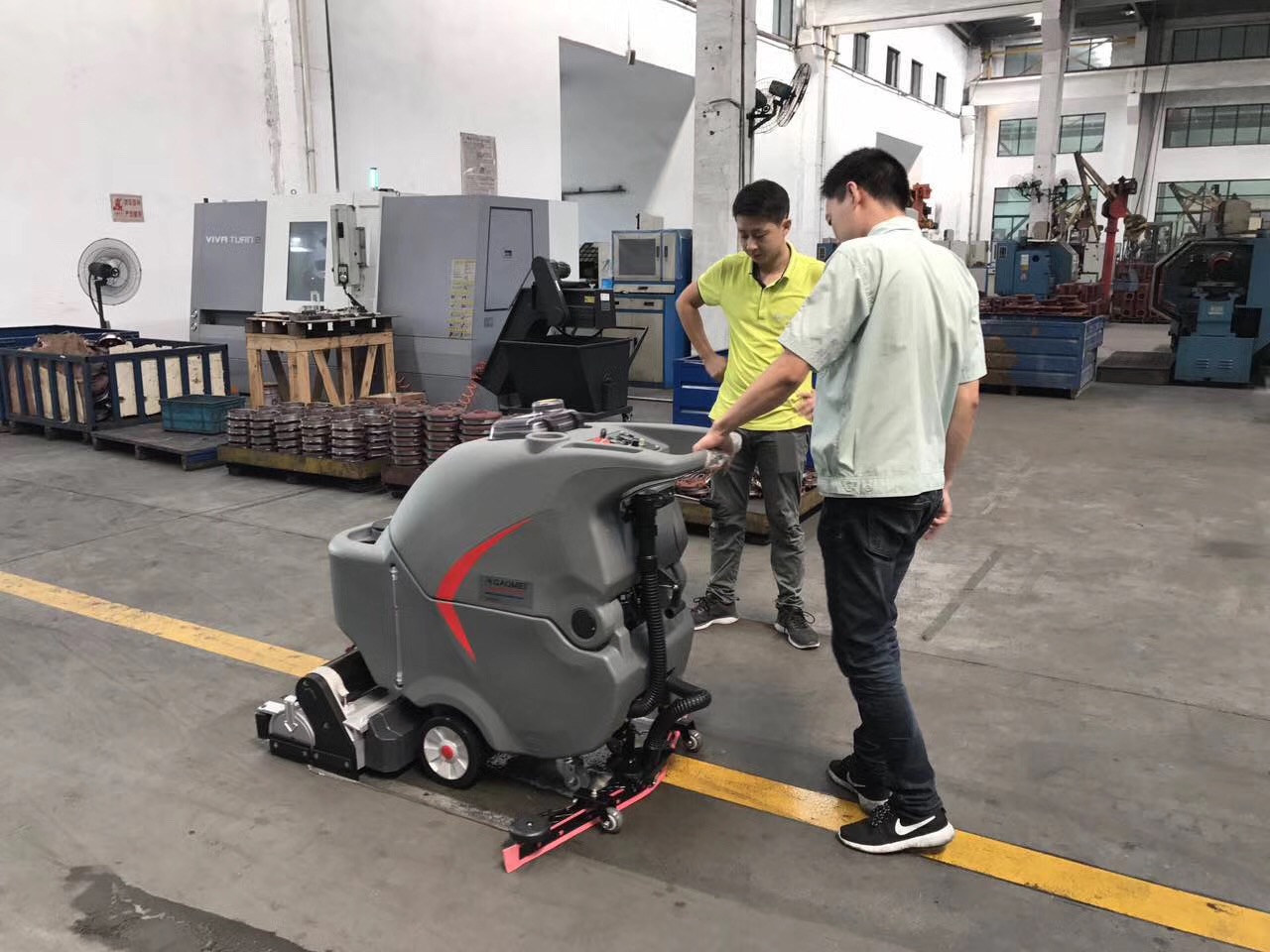 工廠(chǎng)洗地機為您帶來(lái)清潔新體驗
