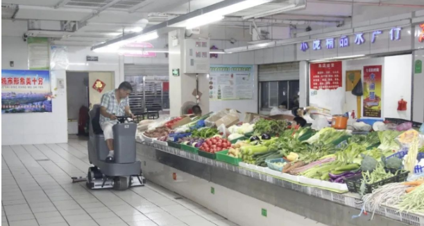 高美助力夏季農貿市場(chǎng)地面清潔