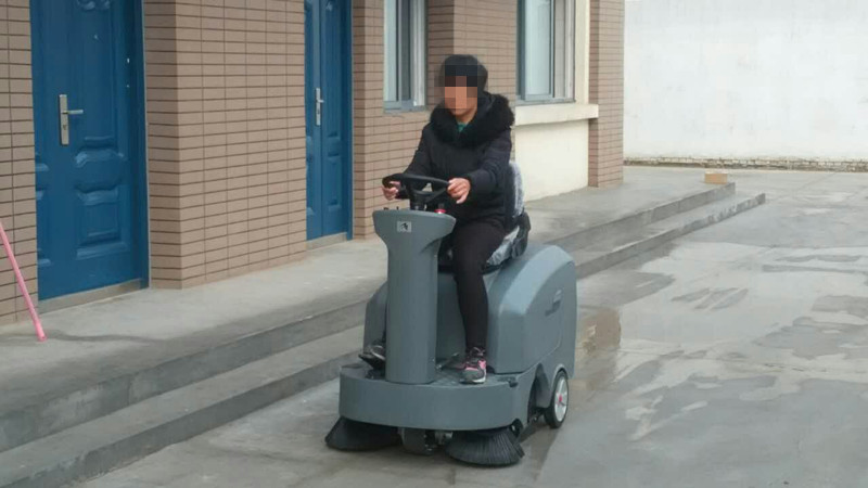 國內駕駛式掃地機技術(shù)來(lái)源及發(fā)展方向