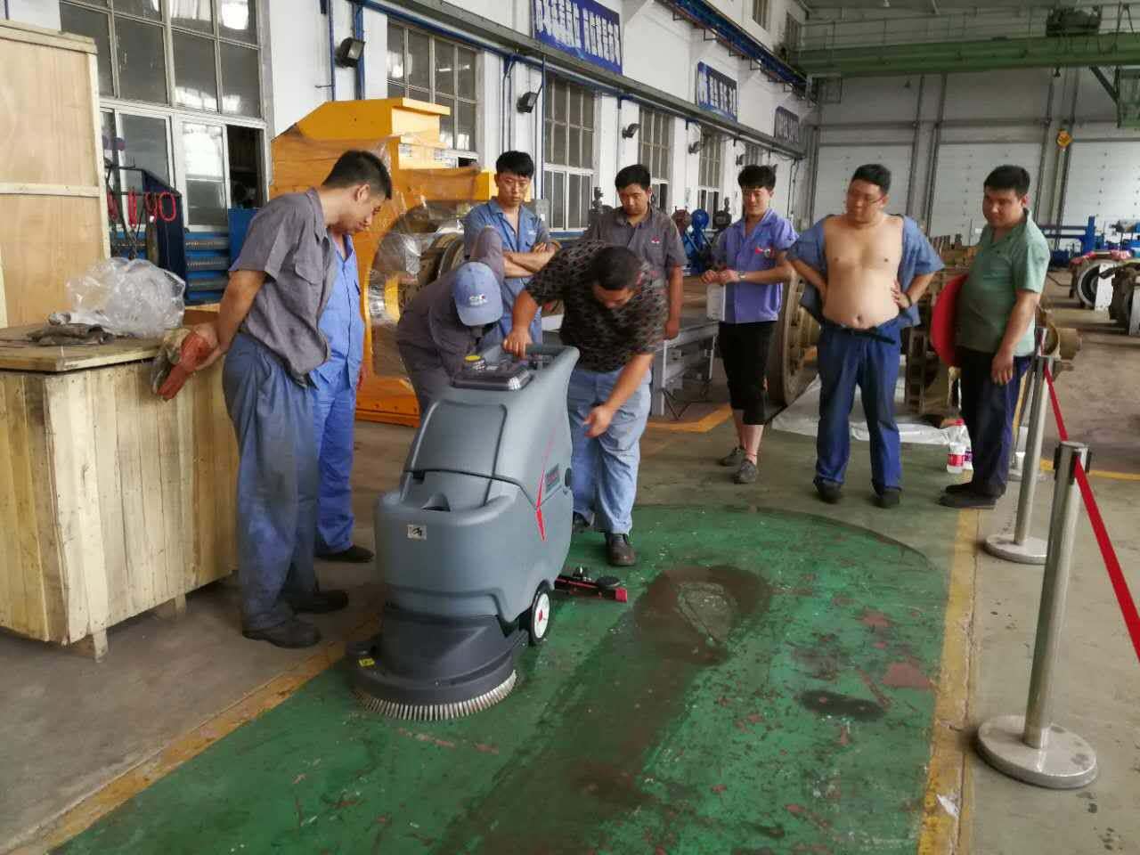 自動(dòng)擦地機解放清潔手工化