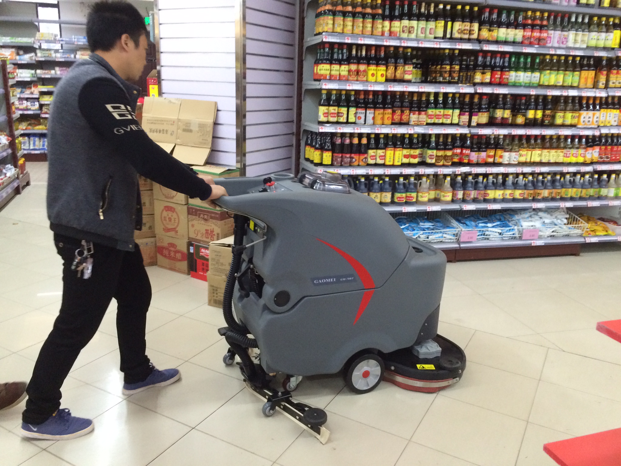 超市用自動(dòng)洗地機什么牌子的好?