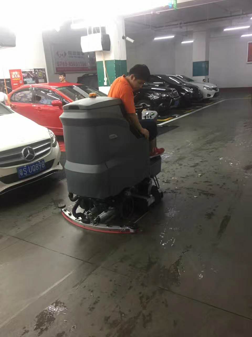 洗地機使用不正確也可能會(huì )傷害地面，您知道嗎？