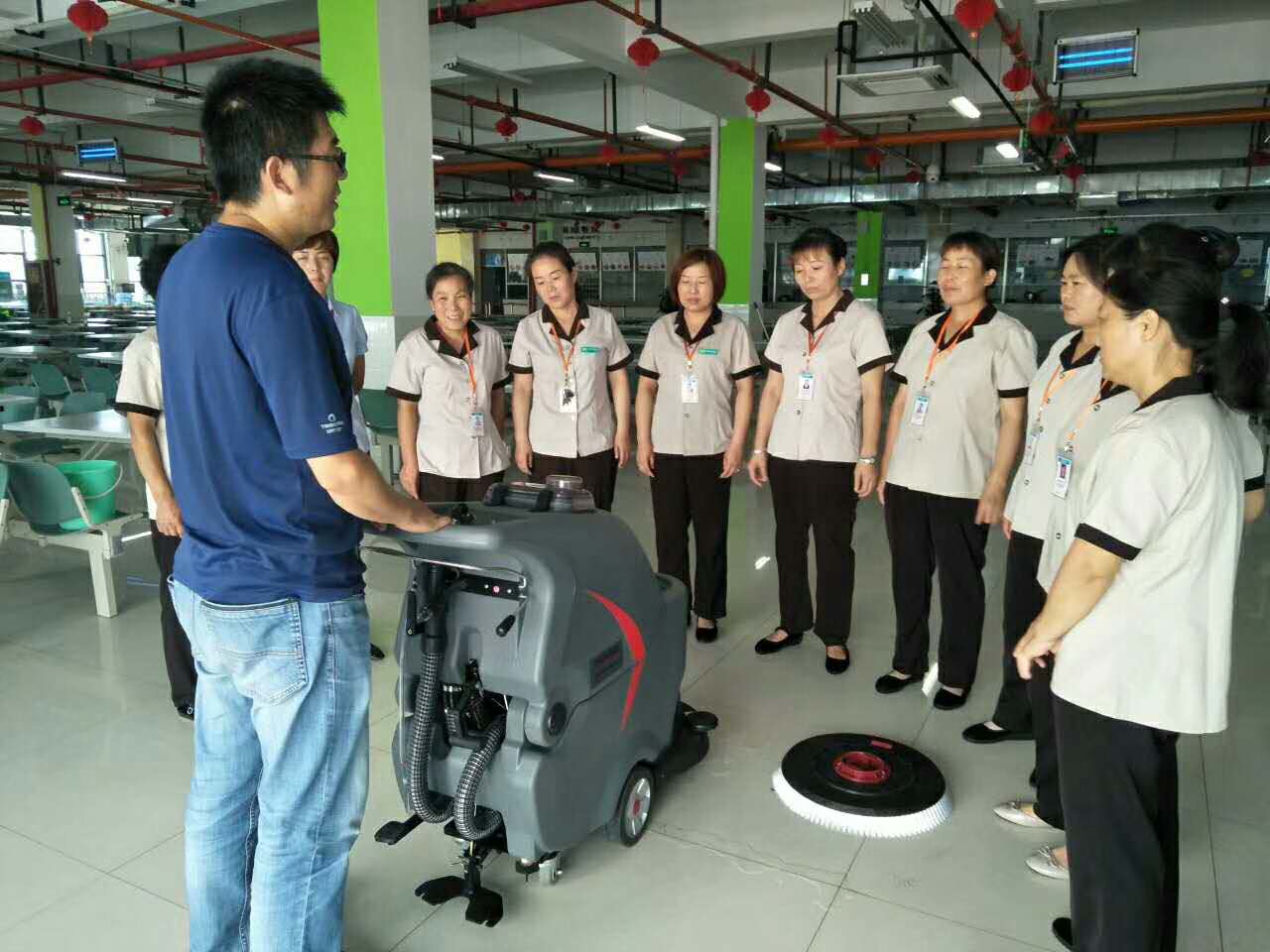 自動(dòng)洗地機的日常使用與維護