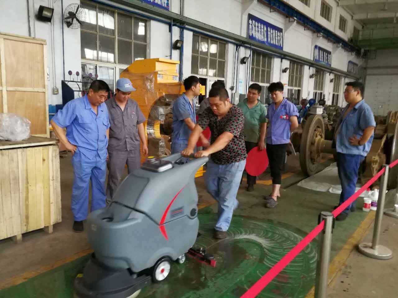 酒店使用自動(dòng)洗地機技巧