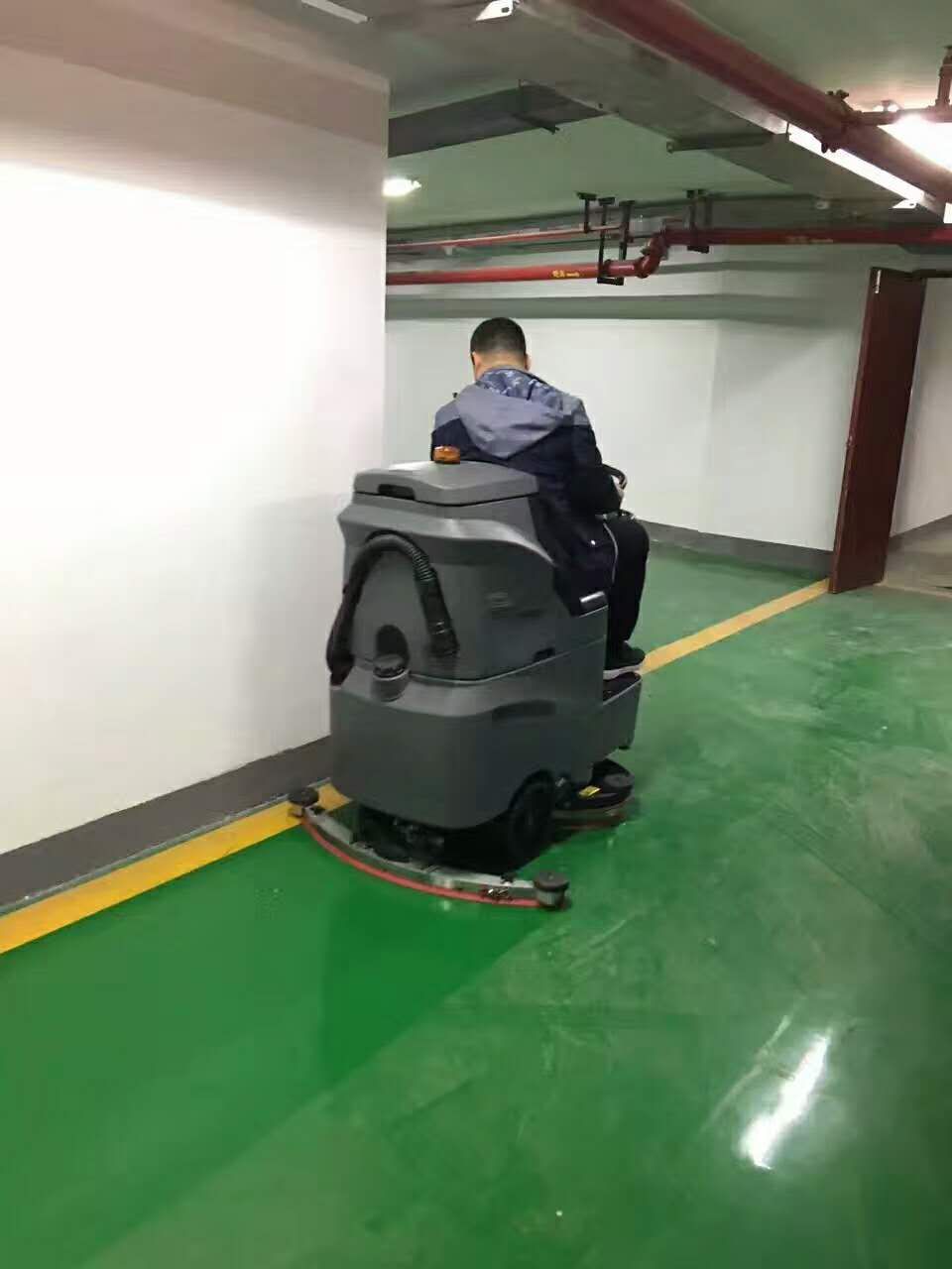 清潔機械代替人工，洗地機與社會(huì )發(fā)展同步
