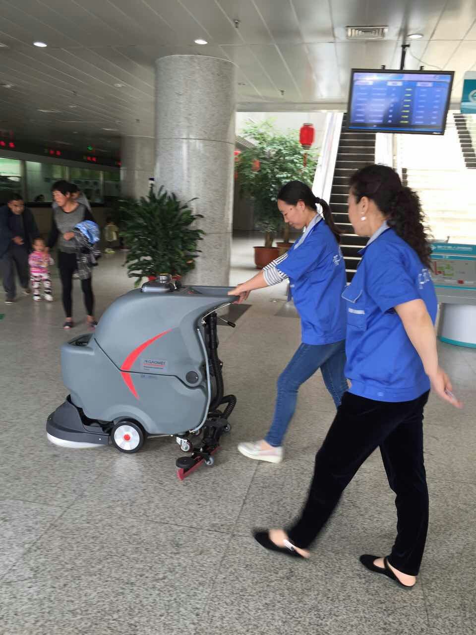 全自動(dòng)洗地機能解決企業(yè)什么問(wèn)題？