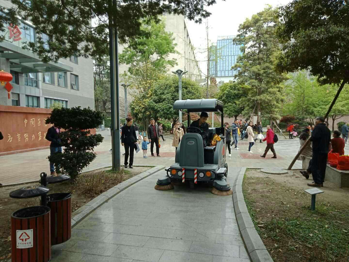 電動(dòng)掃地機的工作原理及作用分析