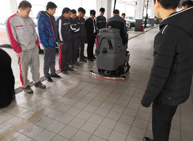 商場(chǎng)洗地車(chē)——清潔阿姨的好幫手